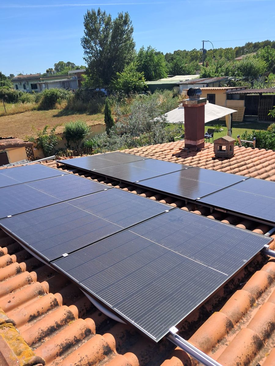 Pannelli fotovoltaici su una copertura